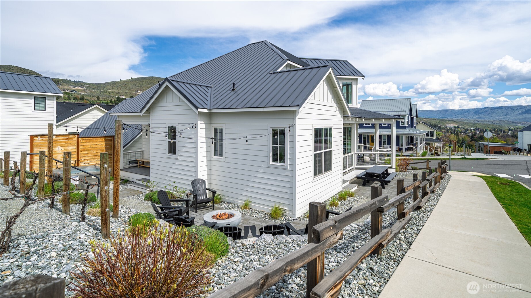 187 Bobcat Lane Chelan, WA 98816 - Photo 29 of 40 a front view of a house with garden