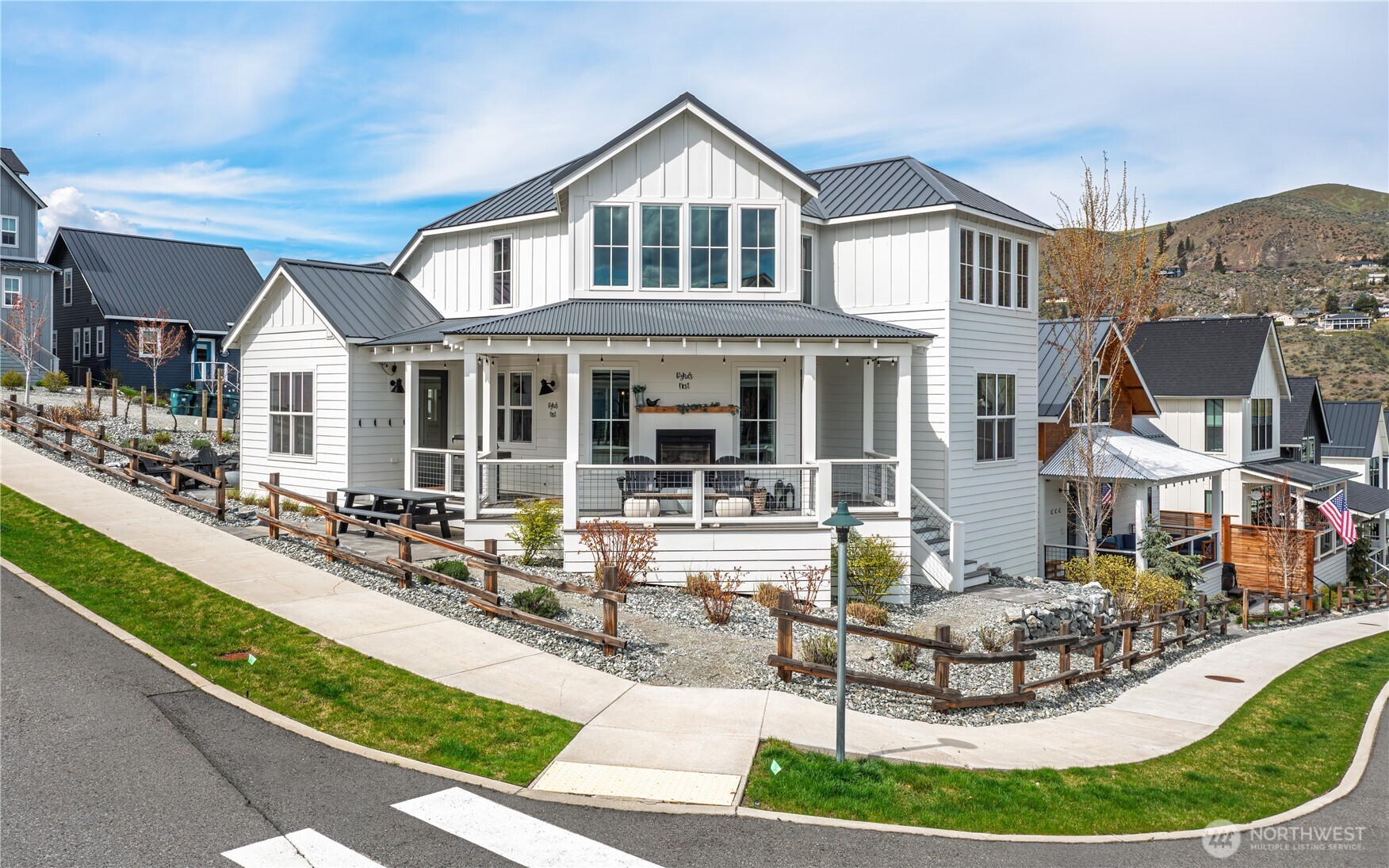 187 Bobcat Lane Chelan, WA 98816 - Photo 3 of 40 a front view of a house with a yard
