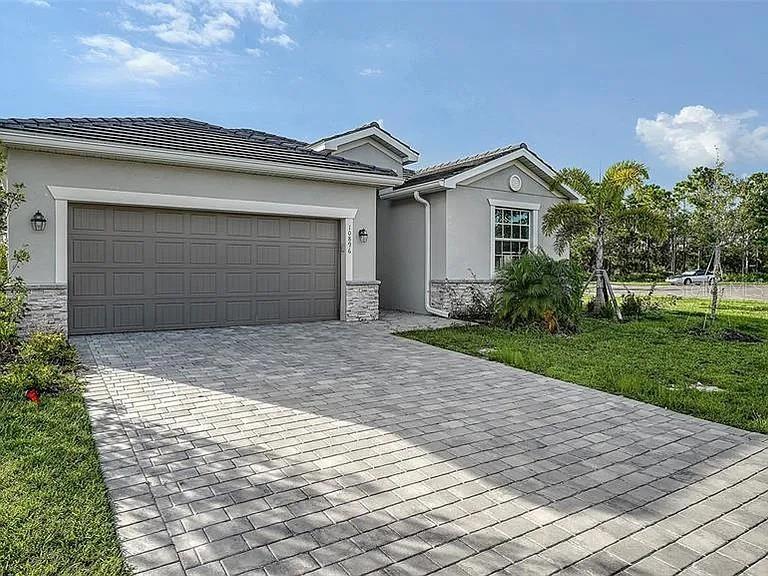 10896 Pinot Drive Venice, FL 34293 - Photo 3 of 37