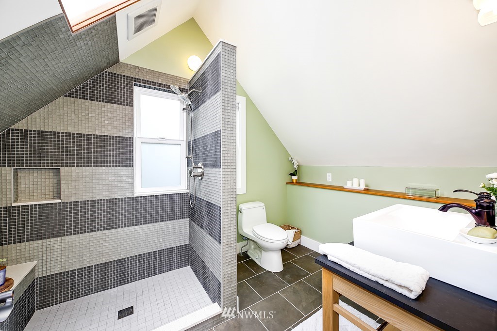5420 Renton Avenue South Seattle, WA 98118 - Photo 16 of 28 Gallery Image 16