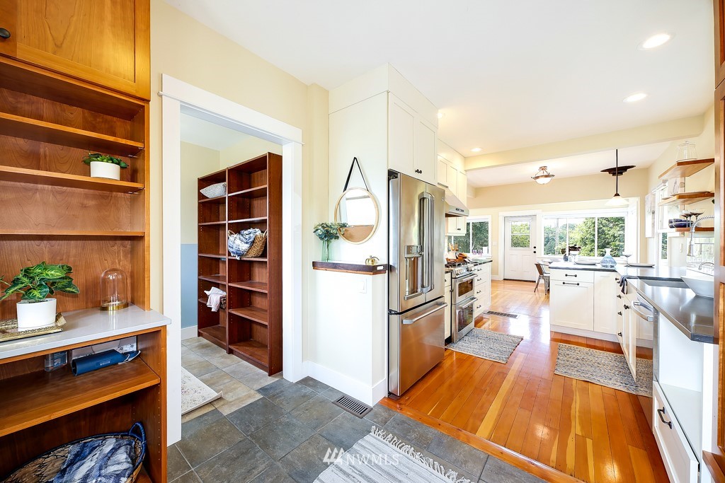 5420 Renton Avenue South Seattle, WA 98118 - Photo 3 of 28 Gallery Image 3