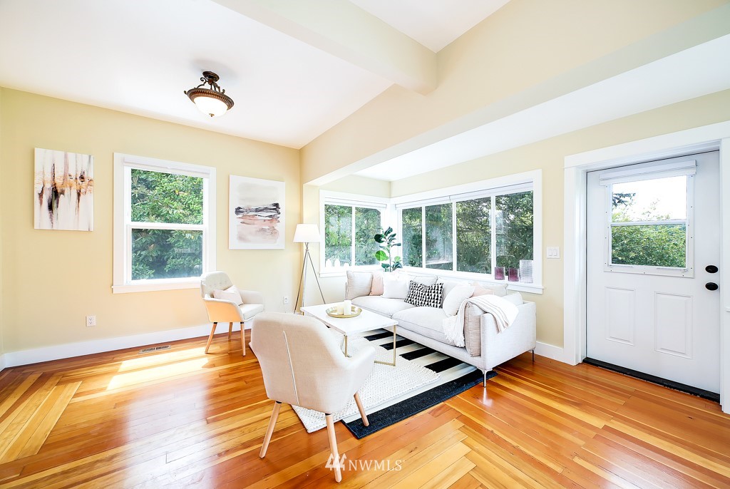 5420 Renton Avenue South Seattle, WA 98118 - Photo 6 of 28 Gallery Image 6