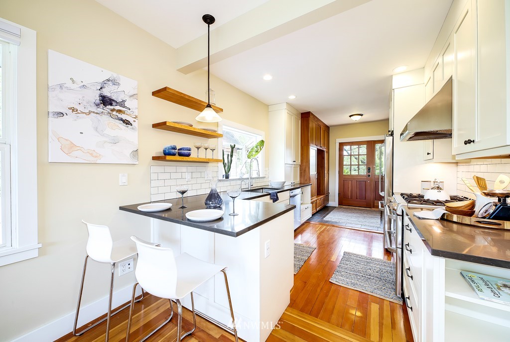 5420 Renton Avenue South Seattle, WA 98118 - Photo 9 of 28 Gallery Image 9