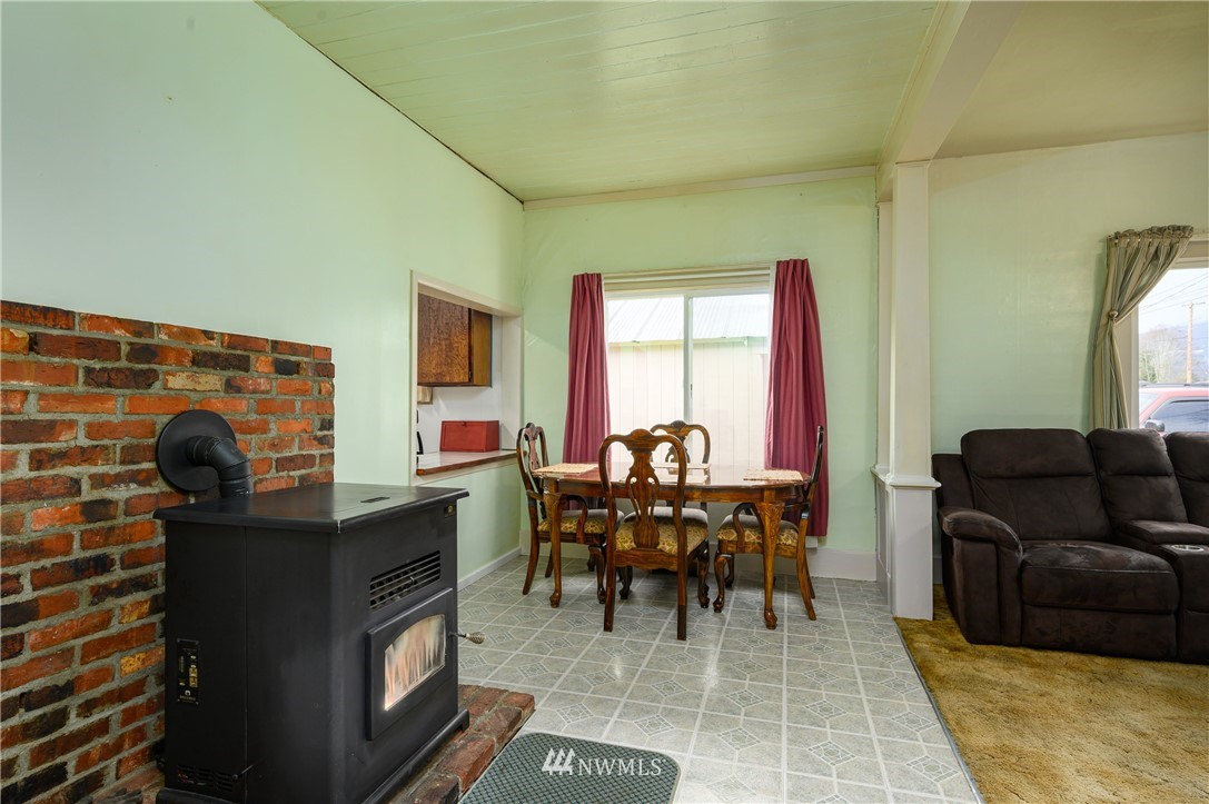 570 Bella Street Hamilton, WA 98284 - Photo 5 of 17 Gallery Image 5