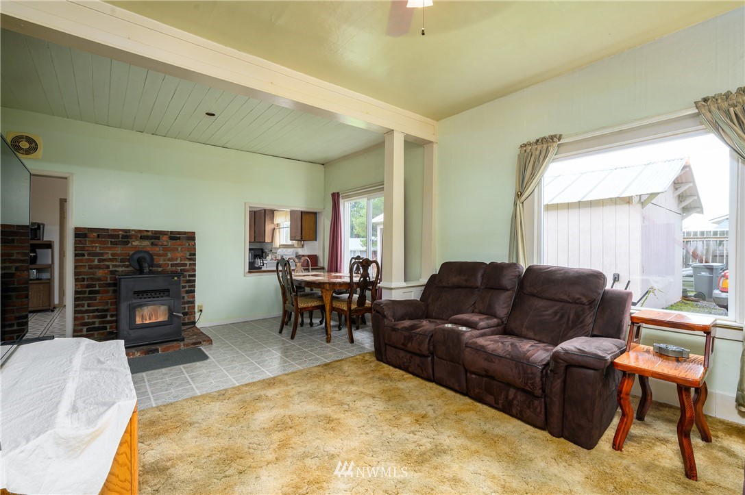 570 Bella Street Hamilton, WA 98284 - Photo 6 of 17 Gallery Image 6