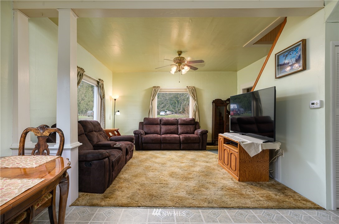 570 Bella Street Hamilton, WA 98284 - Photo 7 of 17 Gallery Image 7