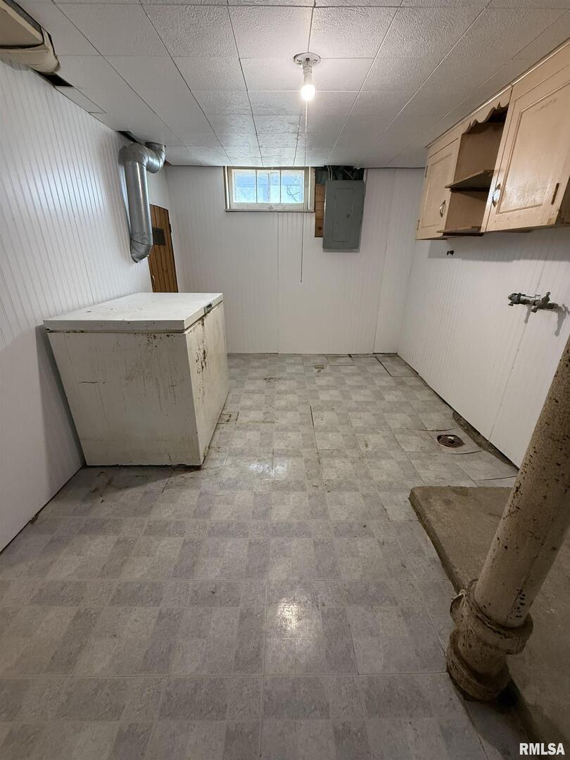 934 20th Avenue Rock Island, IL 61201 - Photo 21 of 26 a view of a storage & utility room