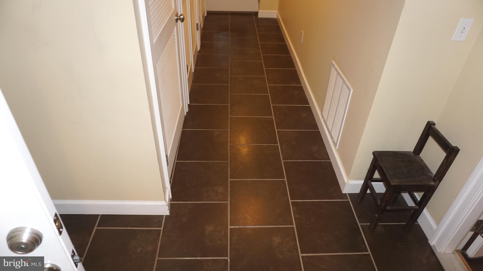 9105 Cuckold Point Road Baltimore, MD 21219 - Photo 101 of 150 Entry to lower level and apartment