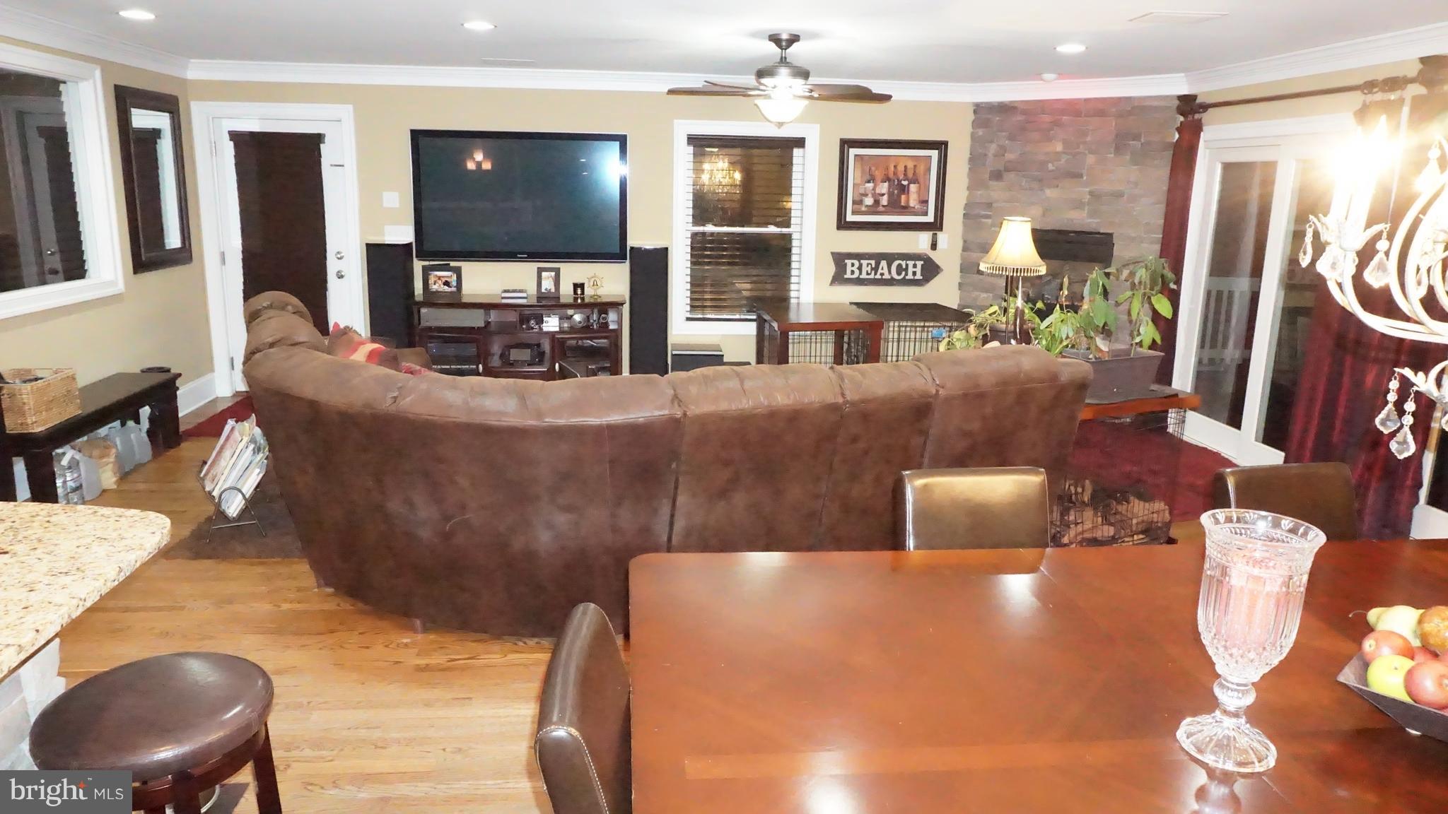 9105 Cuckold Point Road Baltimore, MD 21219 - Photo 140 of 150 Dining/Living Room