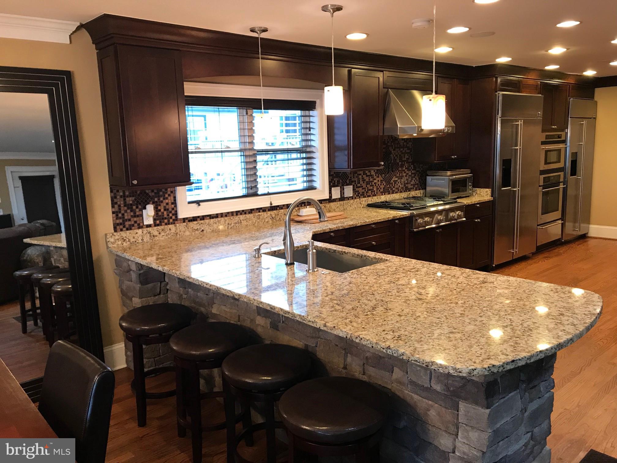 9105 Cuckold Point Road Baltimore, MD 21219 - Photo 5 of 150