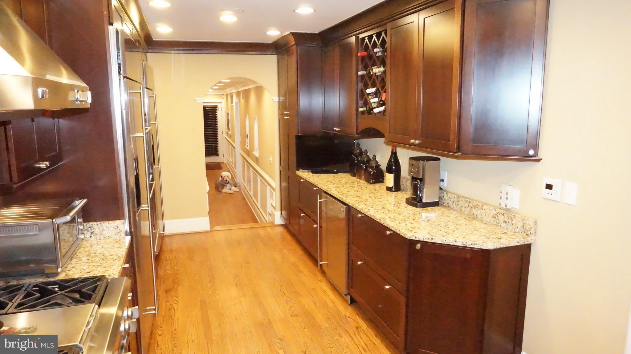 9105 Cuckold Point Road Baltimore, MD 21219 - Photo 49 of 150 Bar area in custom kitchen