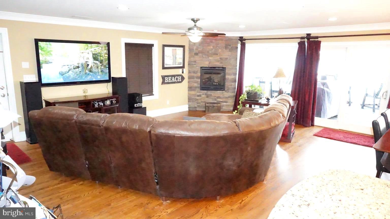 9105 Cuckold Point Road Baltimore, MD 21219 - Photo 6 of 150 Living/Great Room