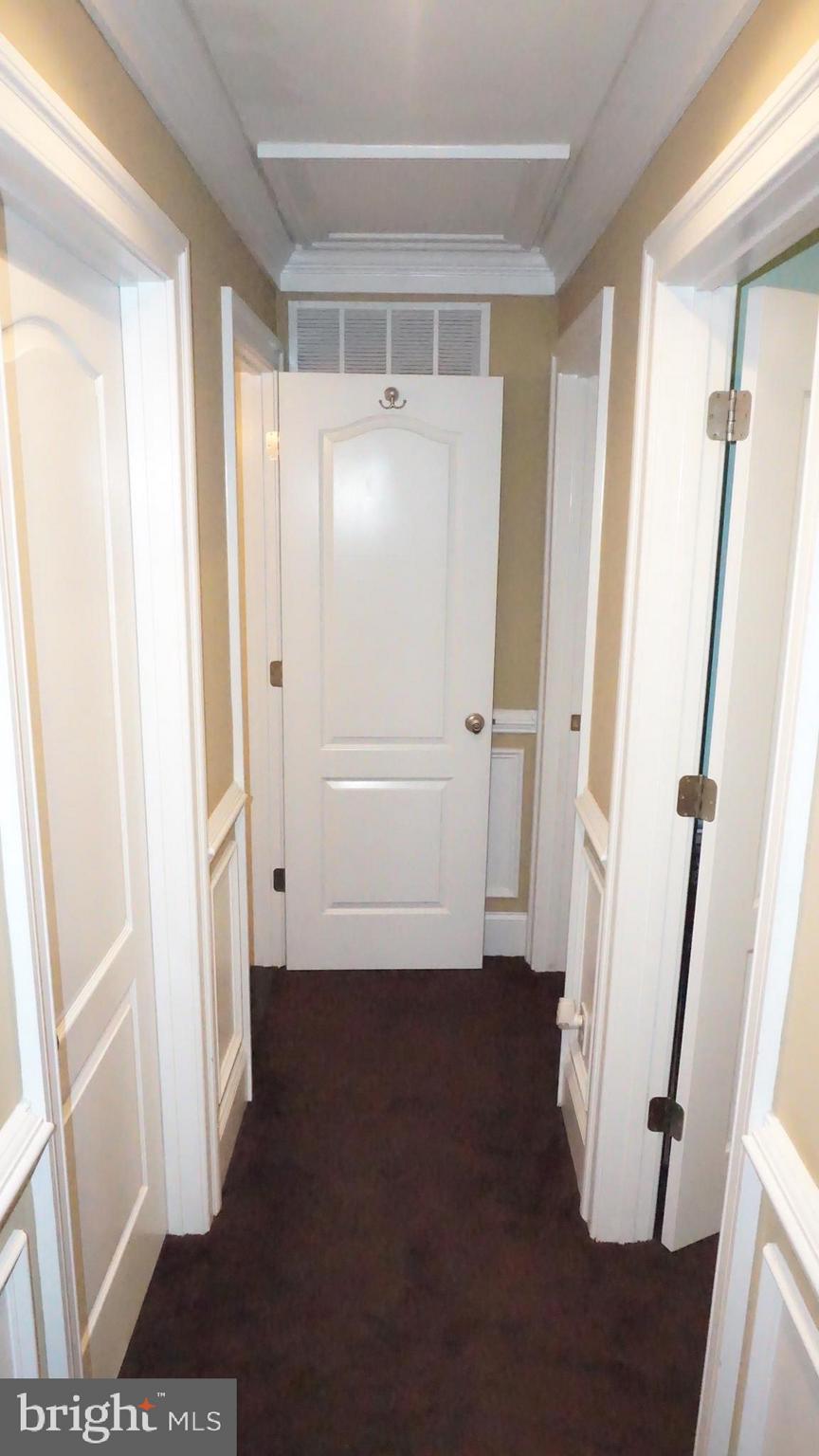 9105 Cuckold Point Road Baltimore, MD 21219 - Photo 80 of 150 Upper Level Hallway