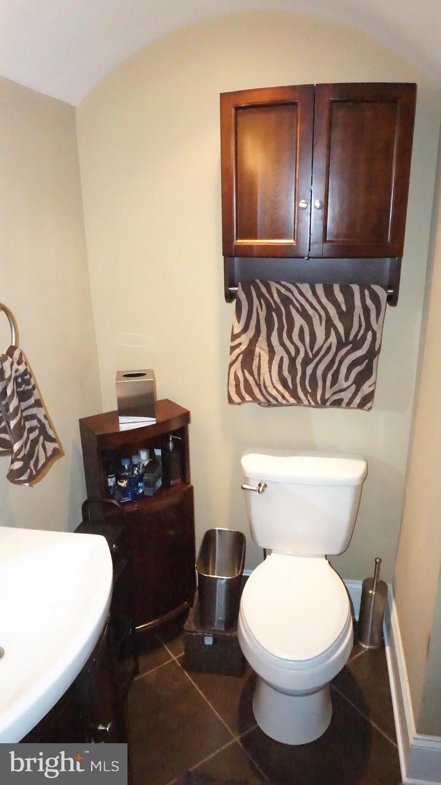 9105 Cuckold Point Road Baltimore, MD 21219 - Photo 82 of 150 Upper Level Full Bath w/Custom Arches