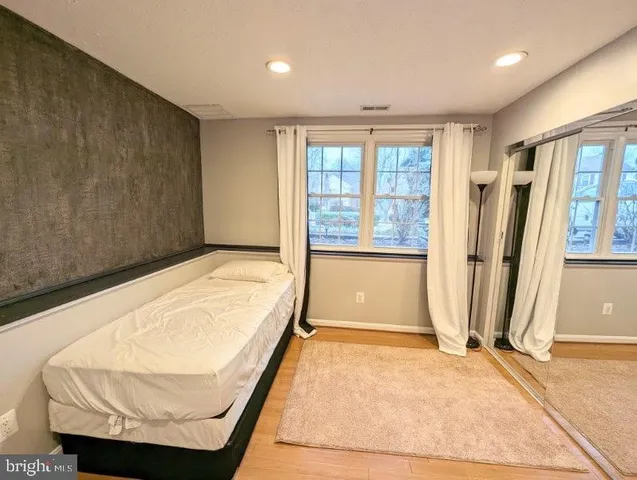 a view of a livingroom with furniture
