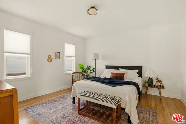 a view of entryway with furniture