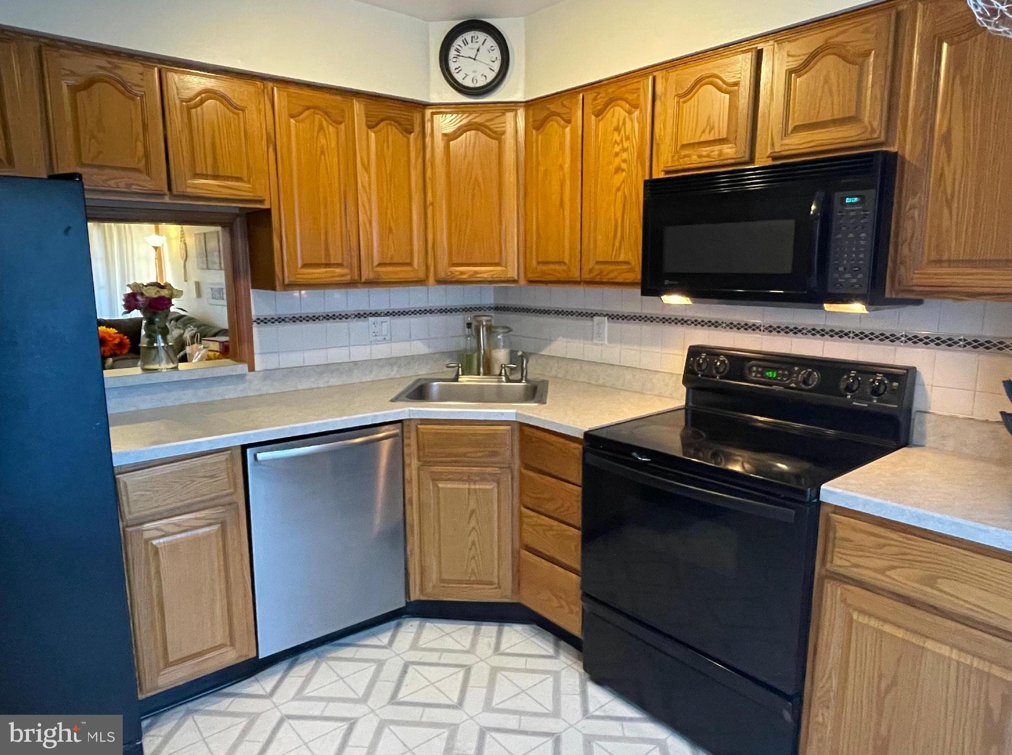 54 Centennial Road Telford, PA 18969 - Photo 11 of 23 Kitchen
