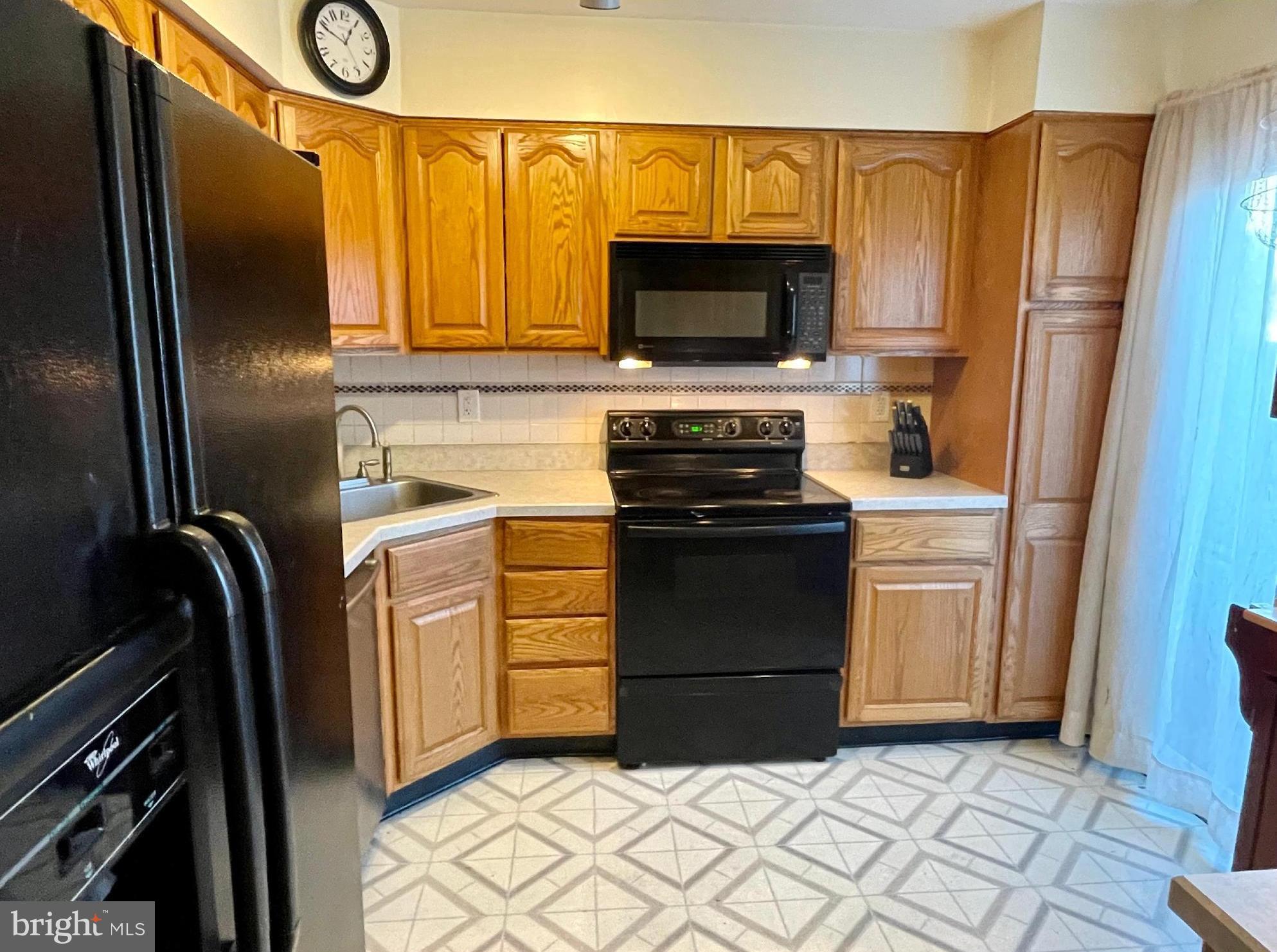 54 Centennial Road Telford, PA 18969 - Photo 10 of 23 Kitchen