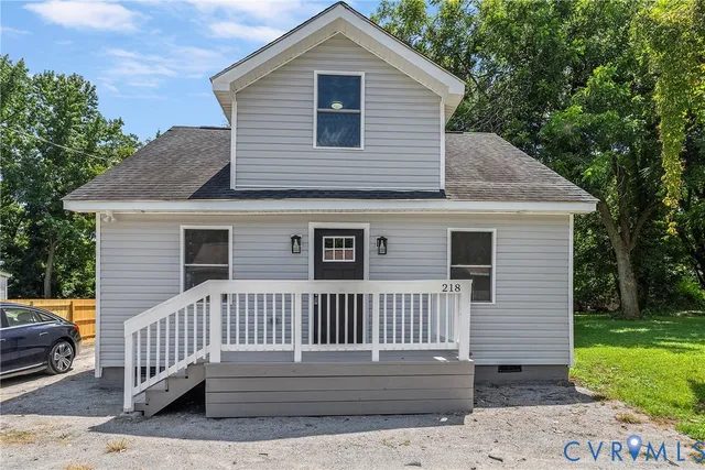 a view of house with backyard