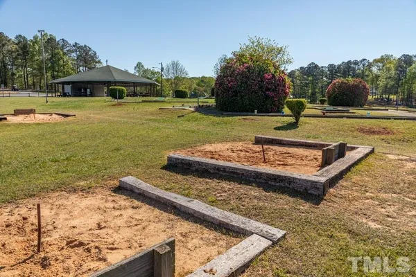 a view of a tennis court