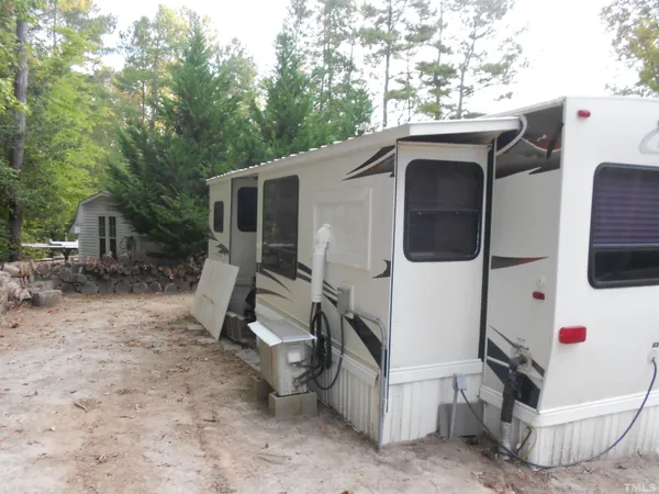 a view of a small house with backyard