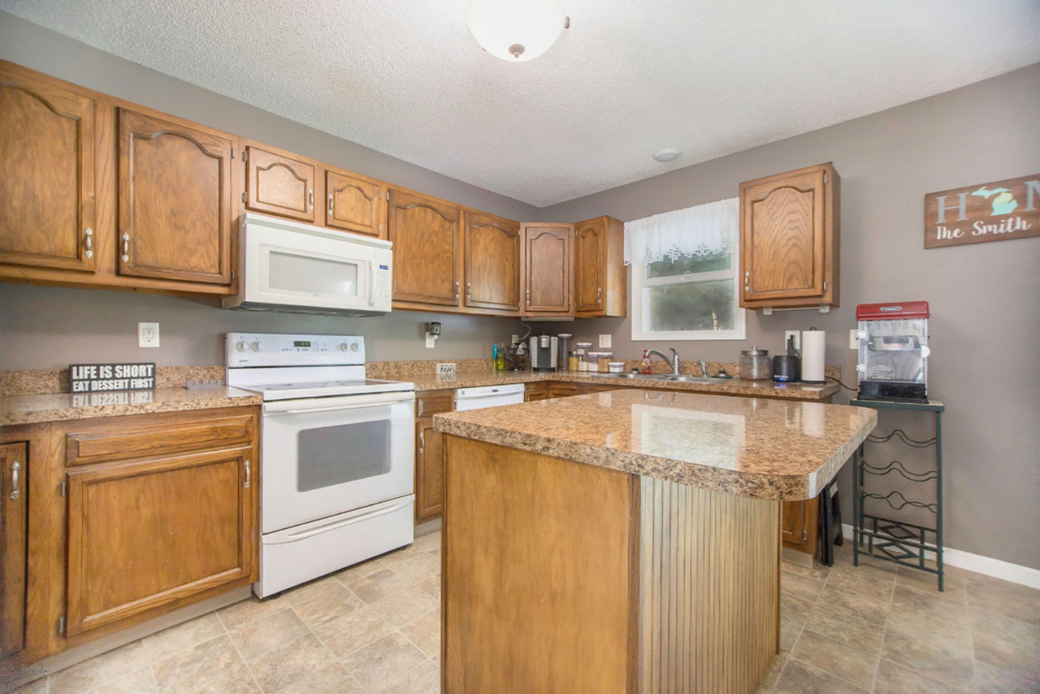 3607 Strand Road Muskegon, MI 49445 - Photo 8 of 25 IMG_5989