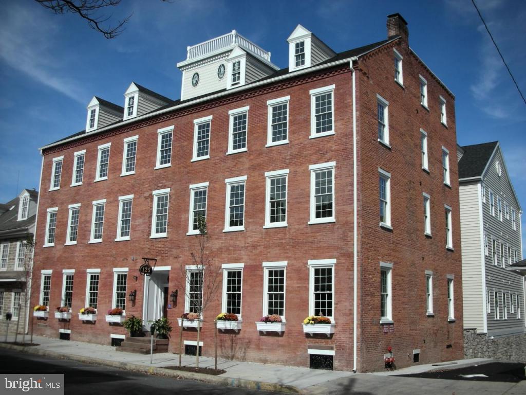 125 East F E Main Street Lititz, PA 17543 - Photo 1 of 4 Gallery Image 1