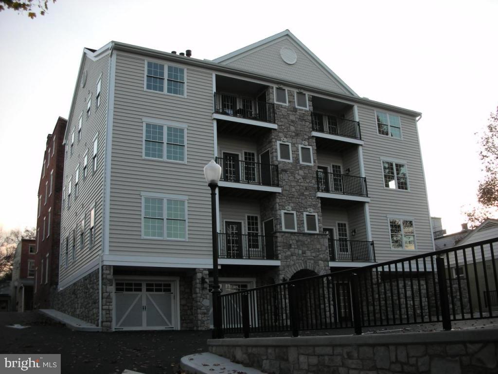 125 East F E Main Street Lititz, PA 17543 - Photo 2 of 4 Gallery Image 2