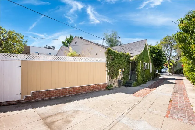 $1,695,000 | 8748 Ashcroft Avenue, West Hollywood, CA 90048