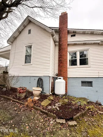 $198,000 | 720 Front Street East, Coeburn, VA 24230