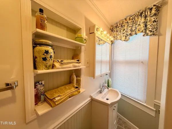 $198,000 | 720 Front Street East, Coeburn, VA 24230
