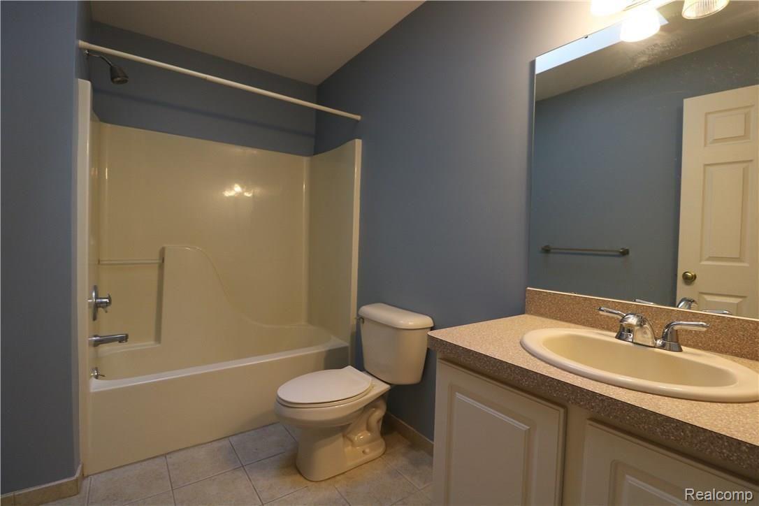 2447 Devonshire Road Bloomfield Hills, MI 48302 - Photo 18 of 22 IMG_9441.jpeg