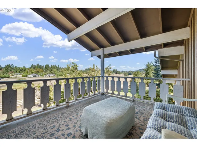 $895,000 | 32313 Green Acres Loop, Cottage Grove, OR 97424