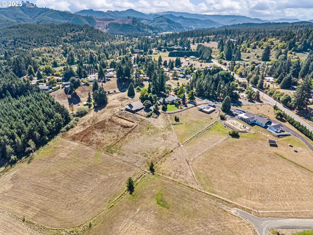 $895,000 | 32313 Green Acres Loop, Cottage Grove, OR 97424