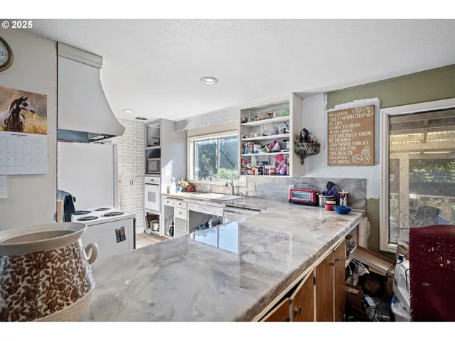 $895,000 | 32313 Green Acres Loop, Cottage Grove, OR 97424