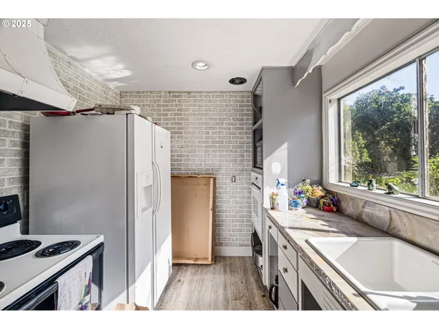 $895,000 | 32313 Green Acres Loop, Cottage Grove, OR 97424