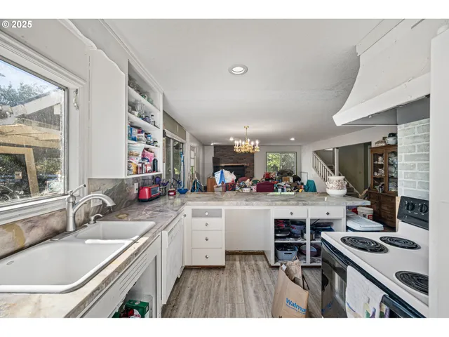 $895,000 | 32313 Green Acres Loop, Cottage Grove, OR 97424