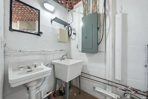 $239,900 | 4533 East Lafayette Esplanade, Fort Wayne, IN 46806