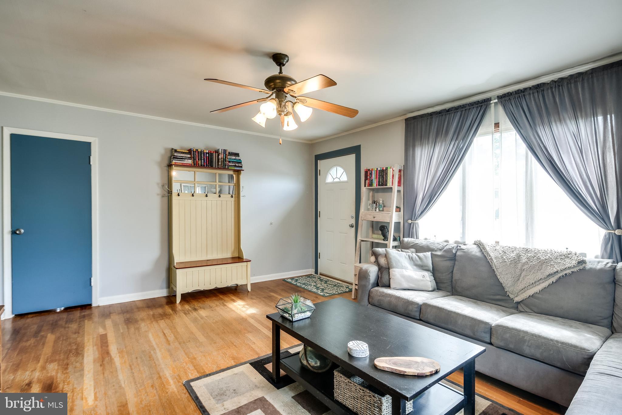 1310 Denbright Road Catonsville, MD 21228 - Photo 4 of 31 Living Room
