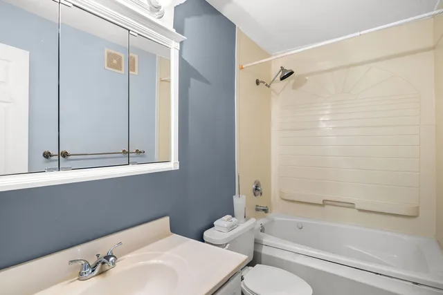 $1,750 | 1995 Tall Oaks Drive, Unit 3B, Aurora, IL 60505