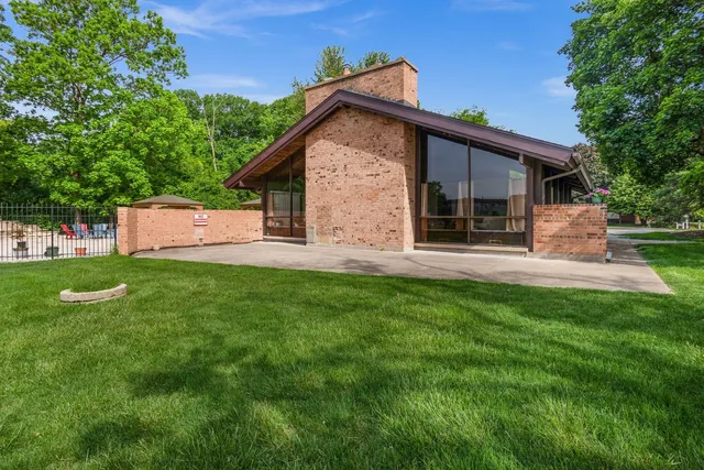 $1,750 | 1995 Tall Oaks Drive, Unit 3B, Aurora, IL 60505