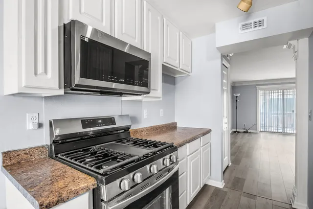 $1,750 | 1995 Tall Oaks Drive, Unit 3B, Aurora, IL 60505