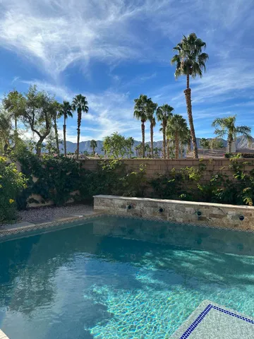 a view of a yard with a fountain