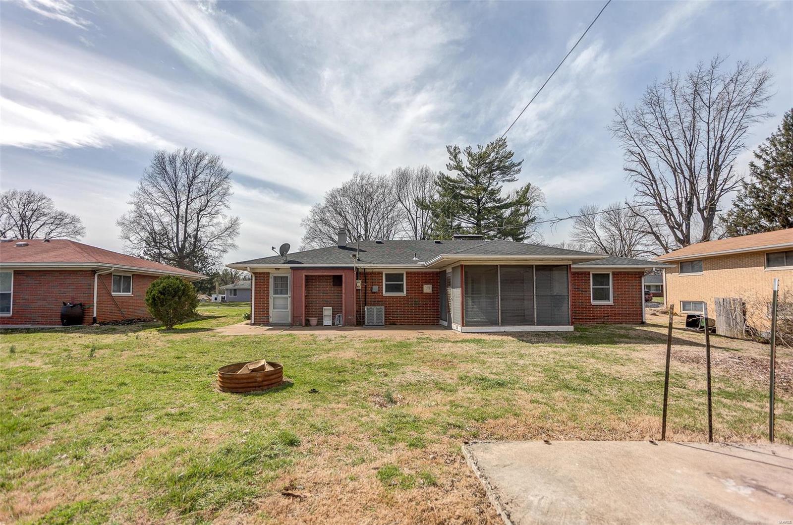 928 Werner Road Belleville, IL 62223 - Photo 4 of 28 Gallery Image 4