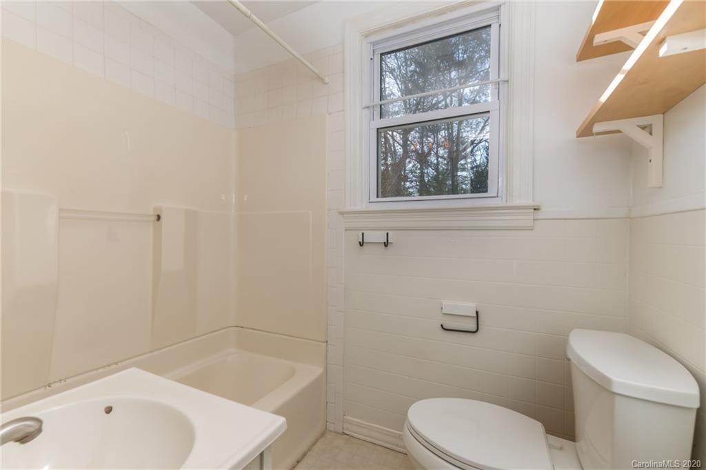 243 Woodland Road Tryon, NC 28782 - Photo 21 of 24 a bathroom with a toilet a sink and bathtub