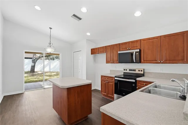 $284,900 | 11719 Crest Creek Drive, Riverview, FL 33569