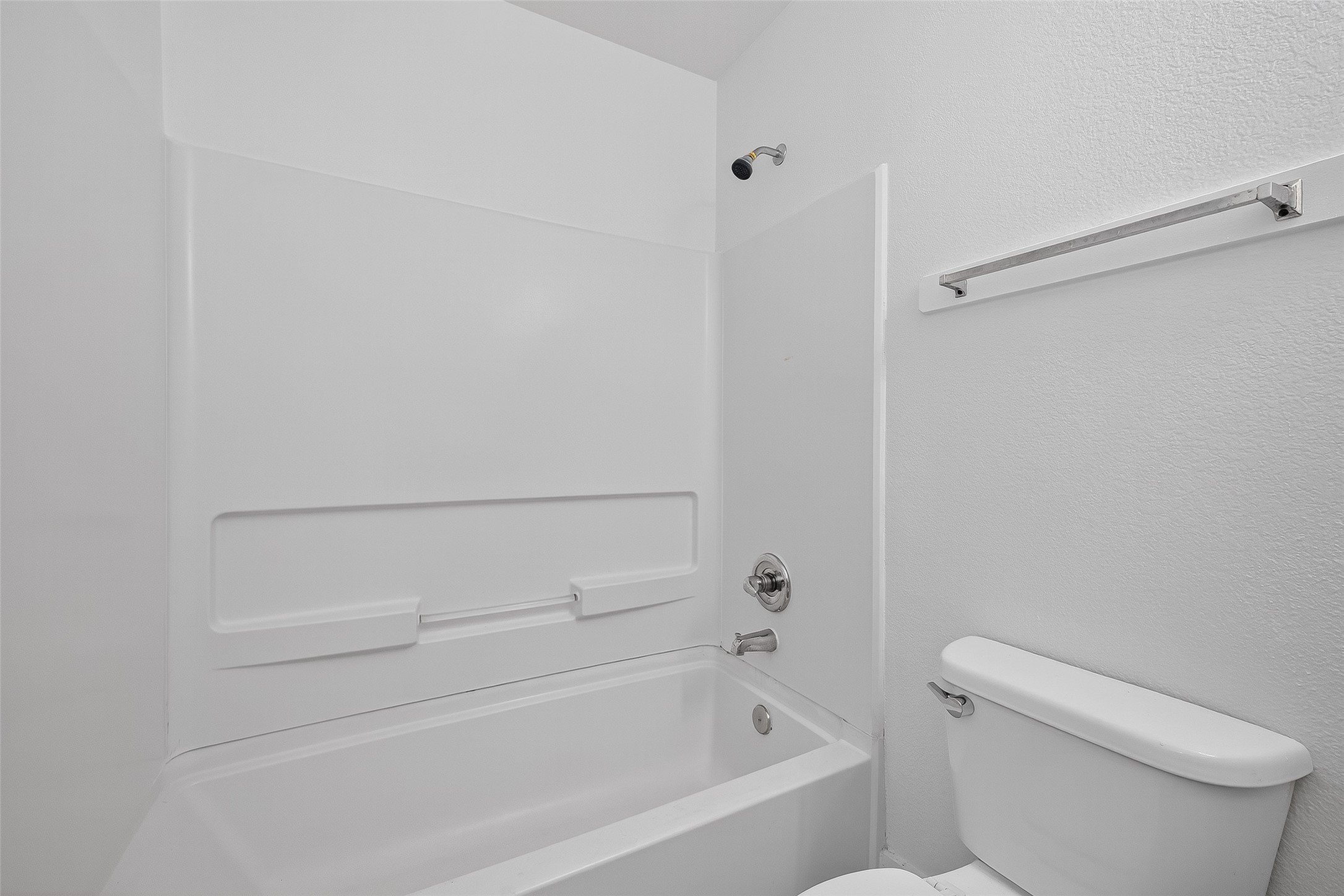 20907 Baronsledge Lane Katy, TX 77449 - Photo 34 of 50 a bathroom with a toilet and a bathtub