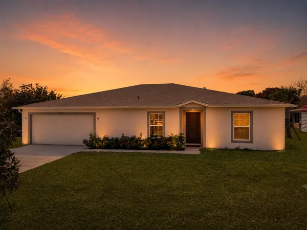 $374,900 | 1390 Schumann Drive, Sebastian, FL 32958