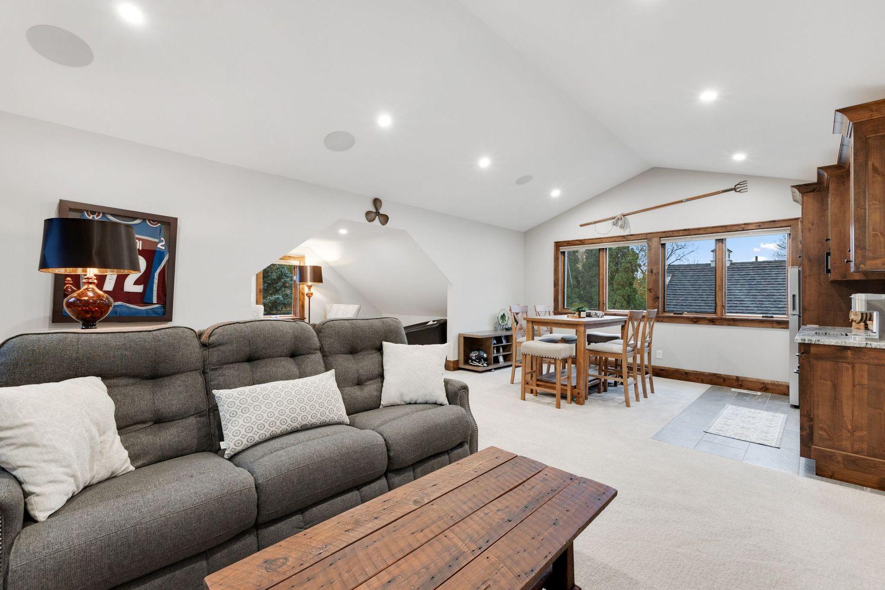 4286 Circle Road Excelsior, MN 55331 - Photo 8 of 69