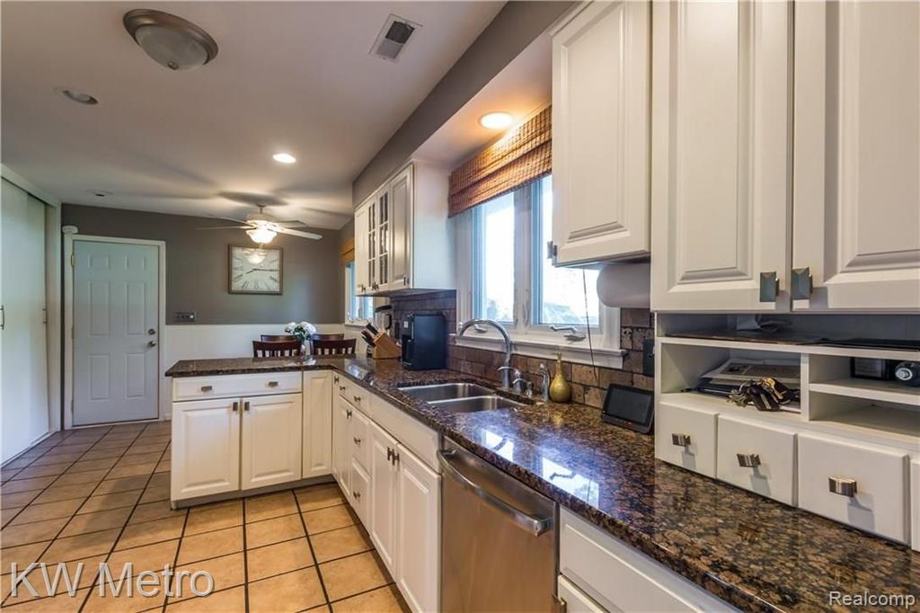 235 Montmorency Road Rochester Hills, MI 48307 - Photo 2 of 24